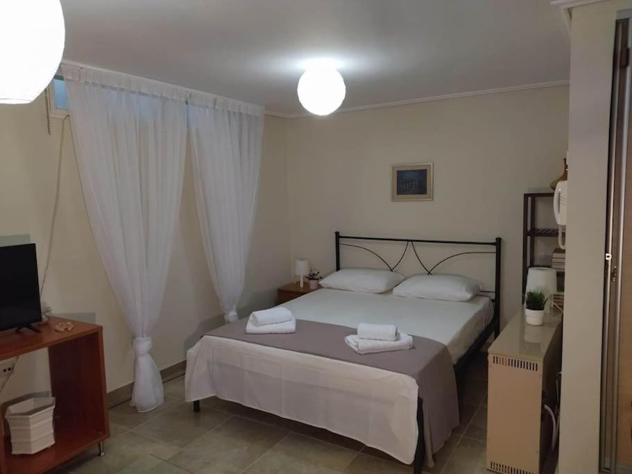 Kalamata Beach Maizonette Ground Floor And Semi-Basement With Yard Buitenkant foto